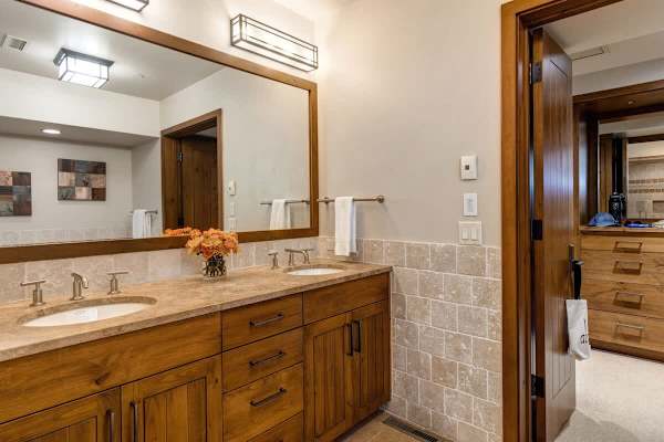 Abode at Fox Run, luxury Granite Ridge ski home, private hot tub