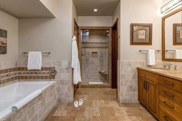 Abode at Fox Run, luxury Granite Ridge ski home, private hot tub