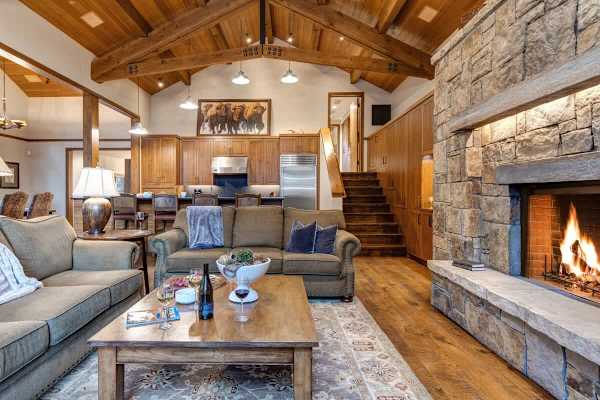 Abode at Fox Run, luxury Granite Ridge ski home, private hot tub