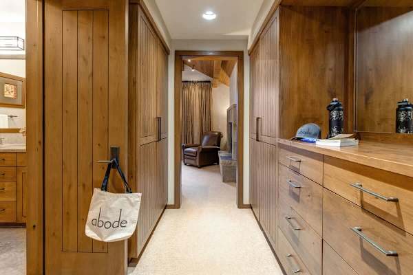 Abode at Fox Run, luxury Granite Ridge ski home, private hot tub