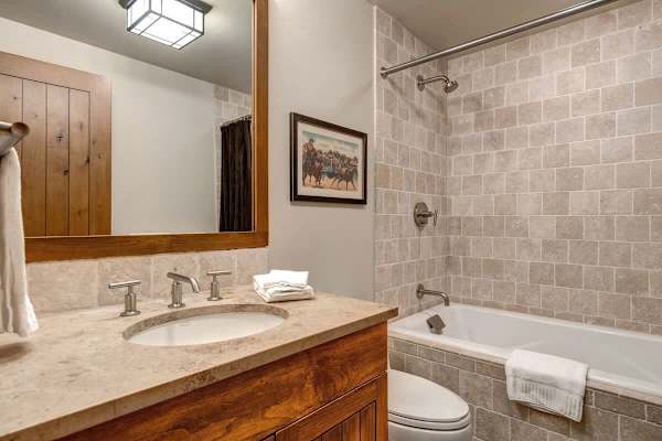 Abode at Fox Run, luxury Granite Ridge ski home, private hot tub