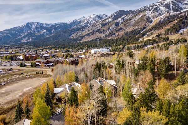 Abode at Fox Run, luxury Granite Ridge ski home, private hot tub