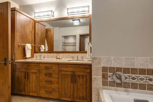 Abode at Fox Run, luxury Granite Ridge ski home, private hot tub