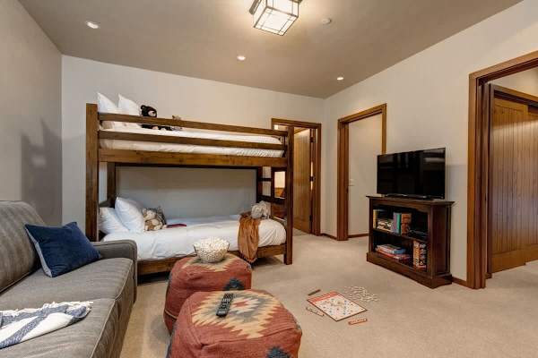 Abode at Fox Run, luxury Granite Ridge ski home, private hot tub