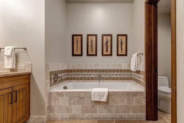 Abode at Fox Run, luxury Granite Ridge ski home, private hot tub