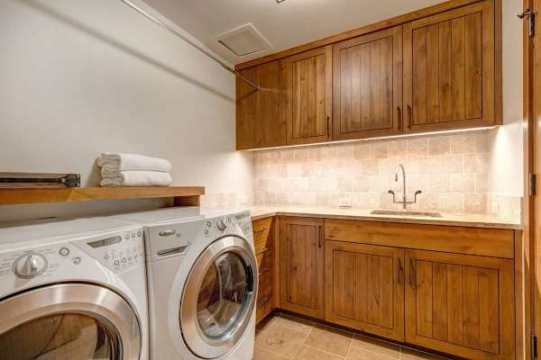 Abode at Fox Run, luxury Granite Ridge ski home, private hot tub