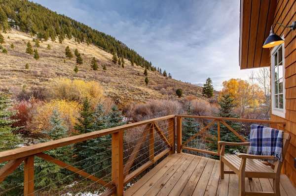Abode at Palomino Ridge, amazing views, hiking trails, private porch