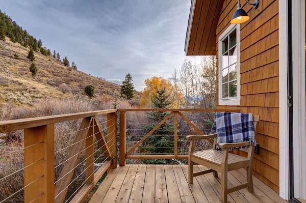 Abode at Palomino Ridge, amazing views, hiking trails, private porch