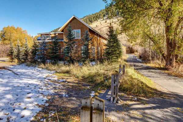 Abode at Palomino Ridge, amazing views, hiking trails, private porch