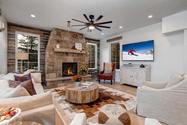 Abode at Palomino Ridge, amazing views, hiking trails, private porch