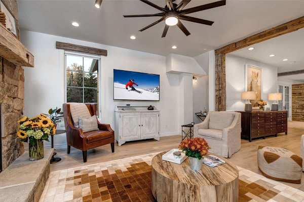 Abode at Palomino Ridge, amazing views, hiking trails, private porch