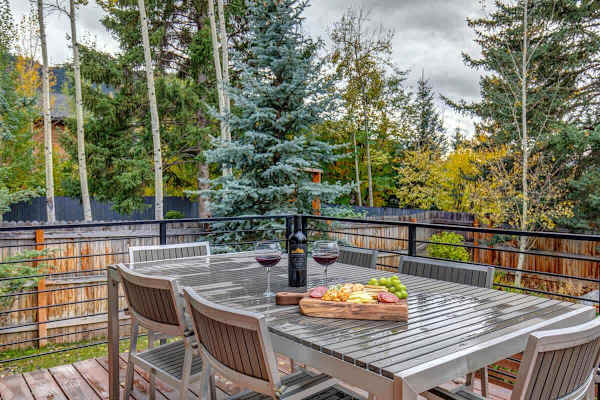 Abode at Sugar Magnolia, outdoor living, private hot tub, Jackson