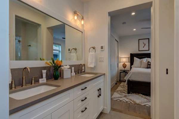 Abode at Sugar Magnolia, outdoor living, private hot tub, Jackson