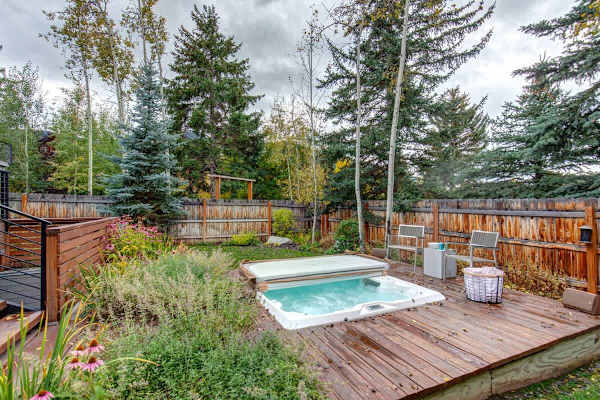 Abode at Sugar Magnolia, outdoor living, private hot tub, Jackson