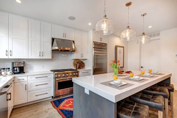Abode at Sugar Magnolia, outdoor living, private hot tub, Jackson