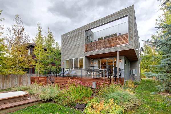 Abode at Sugar Magnolia, outdoor living, private hot tub, Jackson