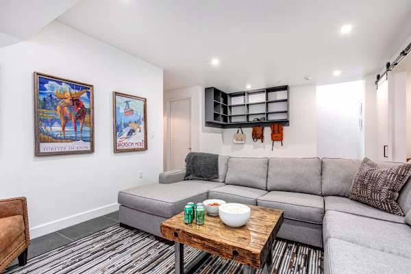 Abode at Sugar Magnolia, outdoor living, private hot tub, Jackson
