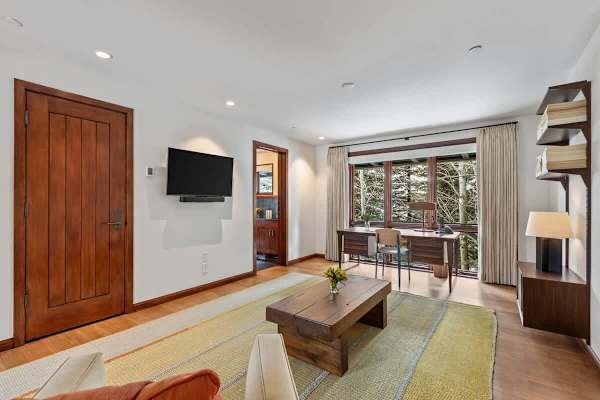 Abode on the Big Trail, ski in/ski out, hot tub & pool