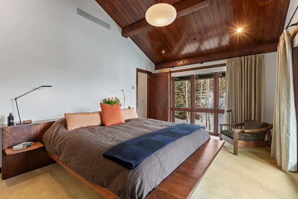Abode on the Big Trail, ski in/ski out, hot tub & pool