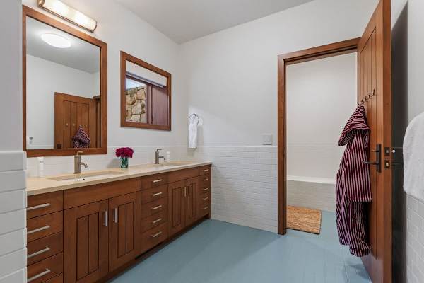 Abode on the Big Trail, ski in/ski out, hot tub & pool