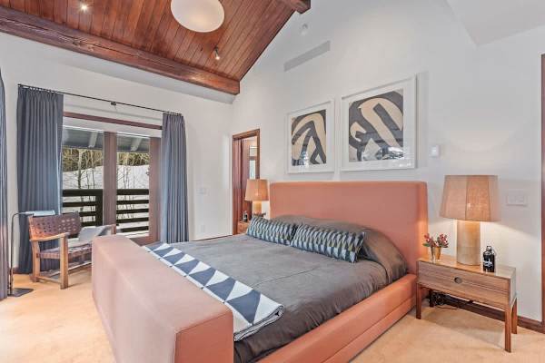 Abode on the Big Trail, ski in/ski out, hot tub & pool