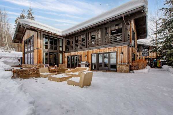 Abode on the Big Trail, ski in/ski out, hot tub & pool