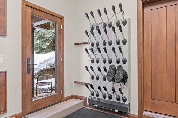 Abode on the Big Trail, ski in/ski out, hot tub & pool