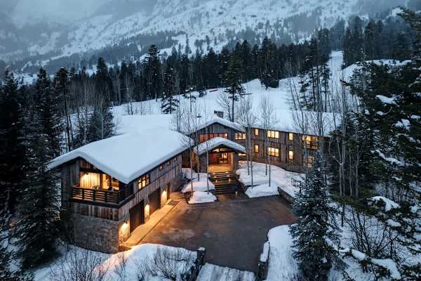Abode on the Big Trail, ski in/ski out, hot tub & pool