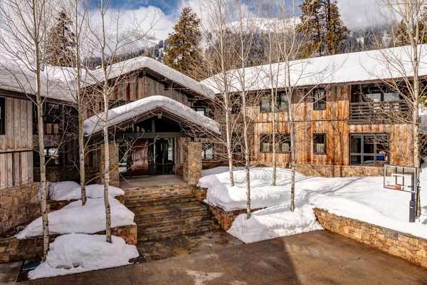 Abode on the Big Trail, ski in/ski out, hot tub & pool