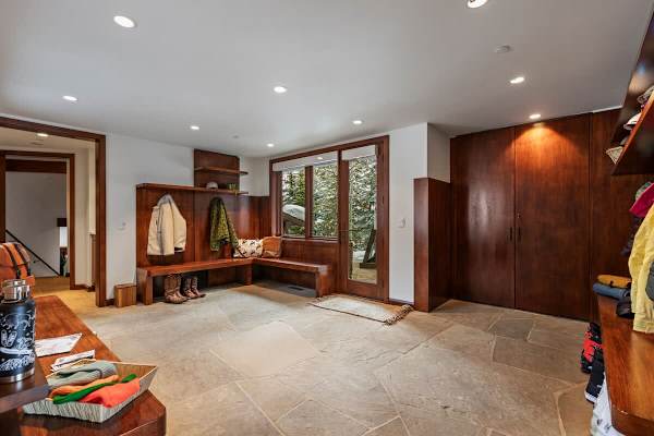 Abode on the Big Trail, ski in/ski out, hot tub & pool