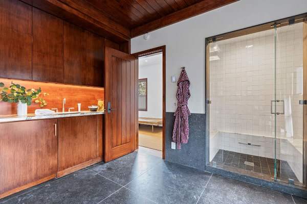 Abode on the Big Trail, ski in/ski out, hot tub & pool