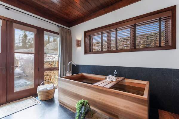 Abode on the Big Trail, ski in/ski out, hot tub & pool
