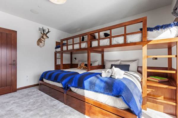 Abode on the Big Trail, ski in/ski out, hot tub & pool