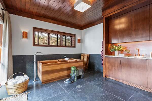 Abode on the Big Trail, ski in/ski out, hot tub & pool