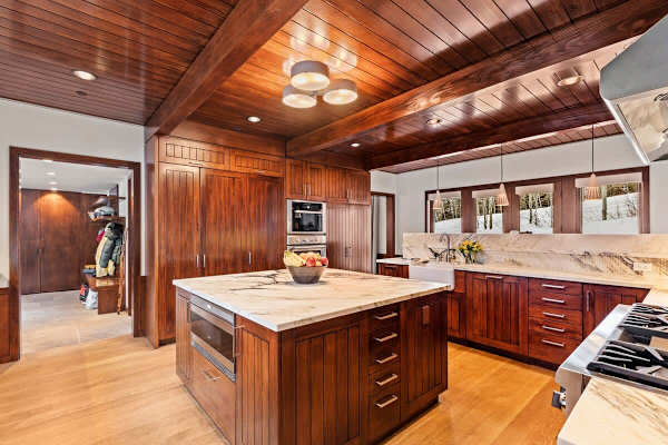 Abode on the Big Trail, ski in/ski out, hot tub & pool