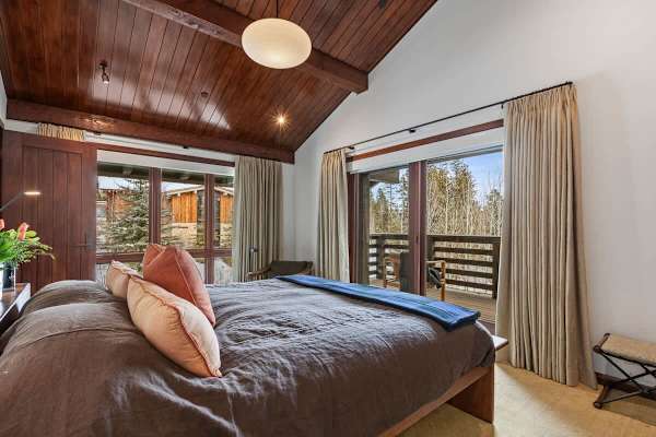 Abode on the Big Trail, ski in/ski out, hot tub & pool