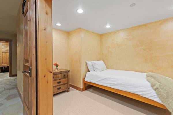Abode at Mountain Haven, ski-in/out, Teton Village, private hot tub