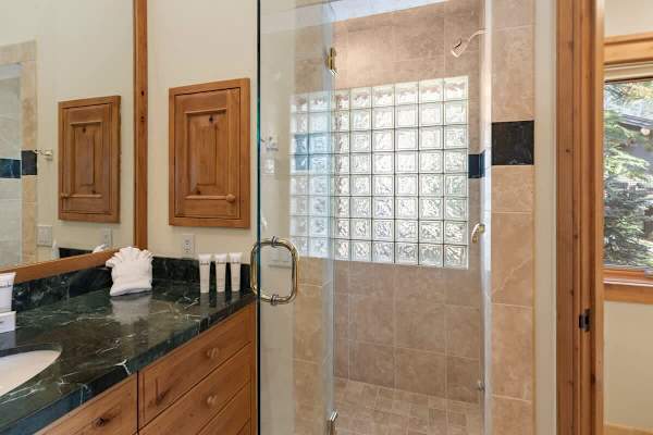 Abode at Mountain Haven, ski-in/out, Teton Village, private hot tub