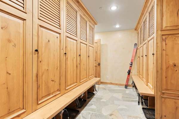 Abode at Mountain Haven, ski-in/out, Teton Village, private hot tub