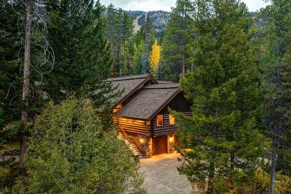 Abode at Mountain Haven, ski-in/out, Teton Village, private hot tub