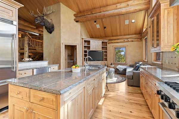 Abode at Mountain Haven, ski-in/out, Teton Village, private hot tub