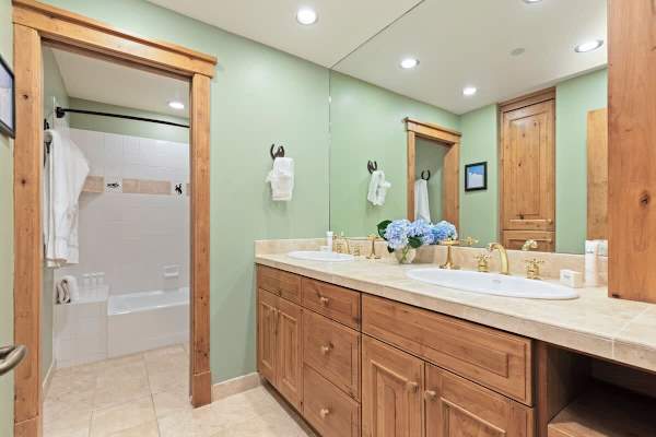Abode at Mountain Haven, ski-in/out, Teton Village, private hot tub