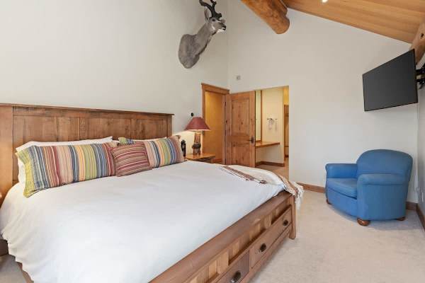 Abode at Mountain Haven, ski-in/out, Teton Village, private hot tub