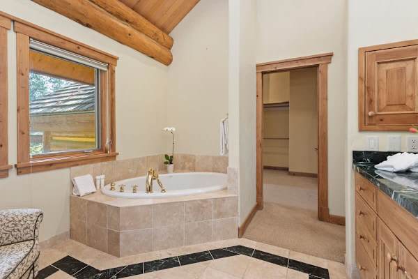 Abode at Mountain Haven, ski-in/out, Teton Village, private hot tub