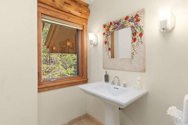 Abode at Mountain Haven, ski-in/out, Teton Village, private hot tub