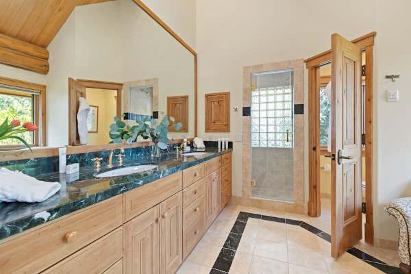 Abode at Mountain Haven, ski-in/out, Teton Village, private hot tub