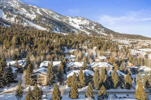 Abode at Sundance, spacious & cozy, walk to lift, hot tub & pool