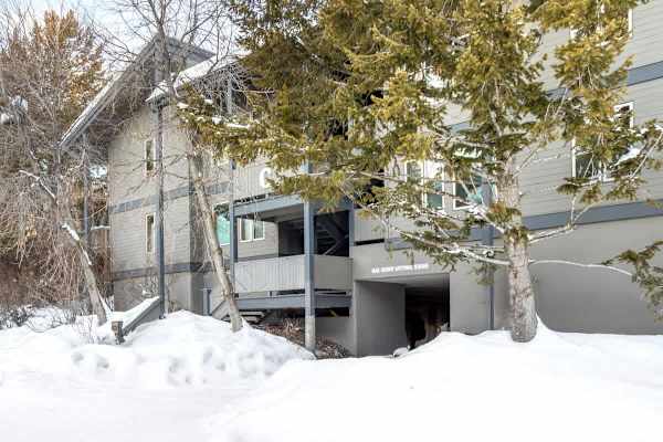Abode at Sundance, spacious & cozy, walk to lift, hot tub & pool