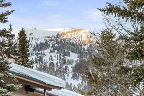 Abode at Sundance, spacious & cozy, walk to lift, hot tub & pool