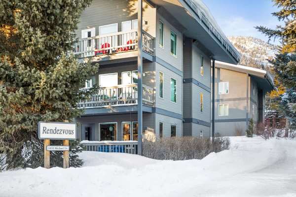 Abode at Sundance, spacious & cozy, walk to lift, hot tub & pool